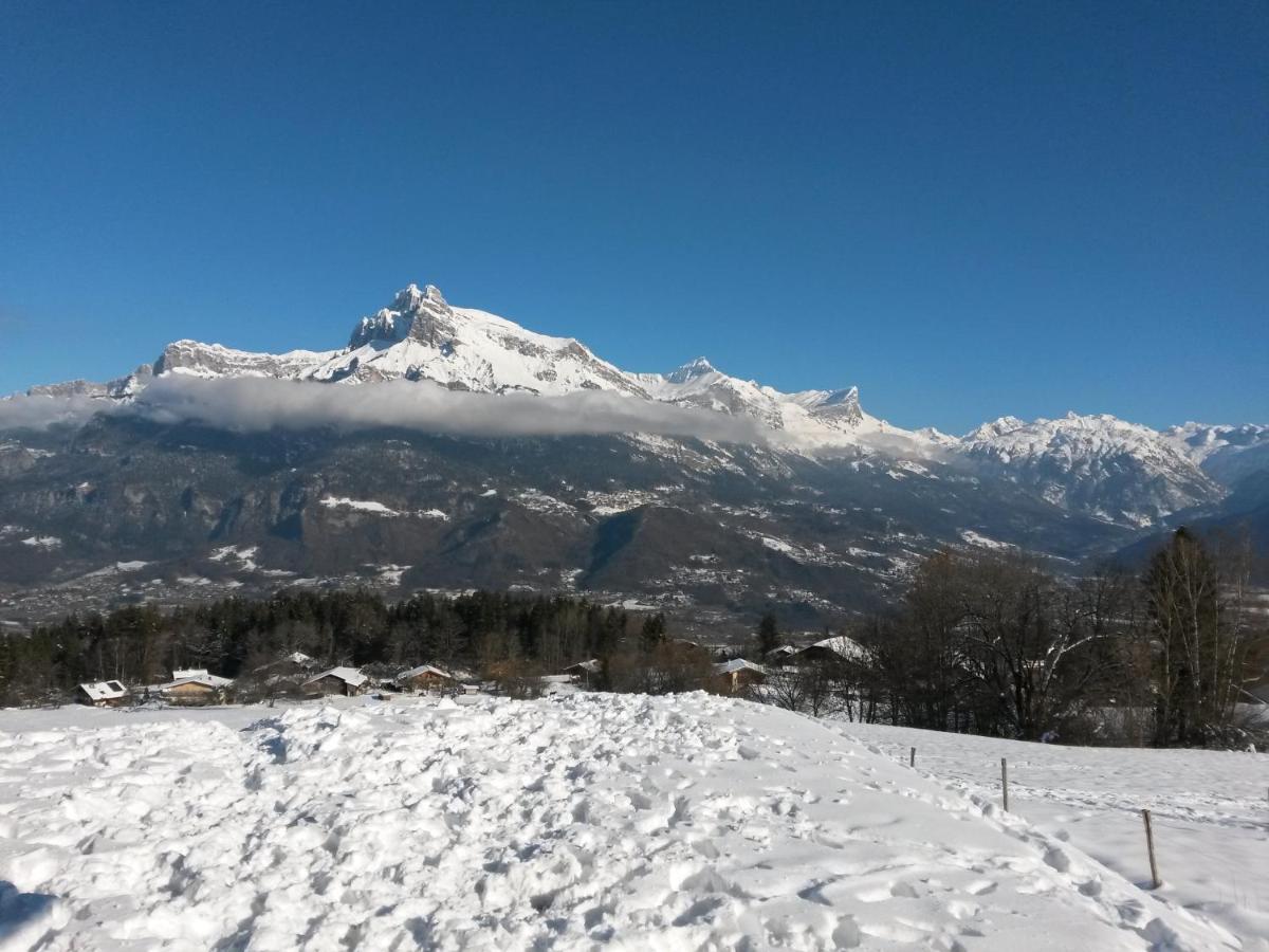 Rez De Chaussee Tres Calme Vue Mont-Blanc Combloux Ruang foto